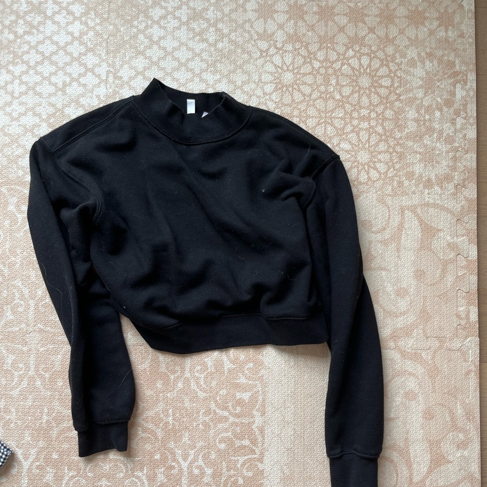H&M cropped sweatshirt